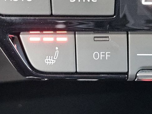 Used 2023 Audi Q4 e-tron Premium Plus image 17