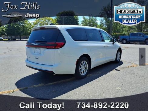 Used 2026 Chrysler Pacifica Select FWD image 9