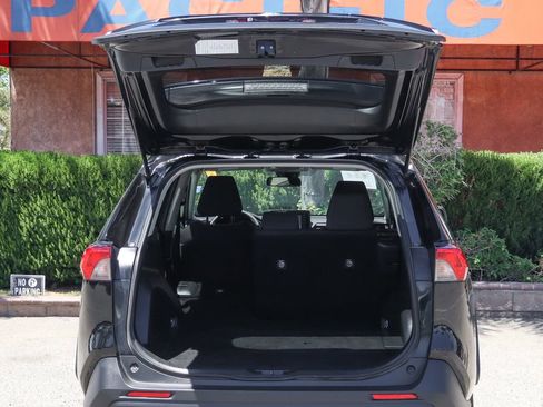 Used 2021 Toyota RAV4 LE AWD/4WD image 8