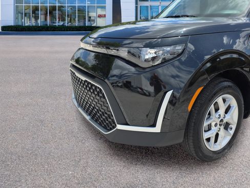 Used 2025 Kia Soul LX image 9