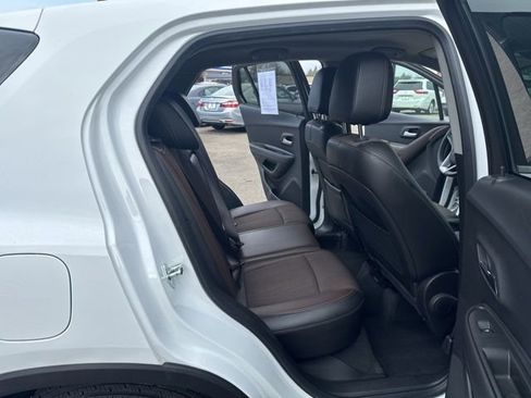 Used 2016 Chevrolet Trax LT w/ LT Convenience Package image 11