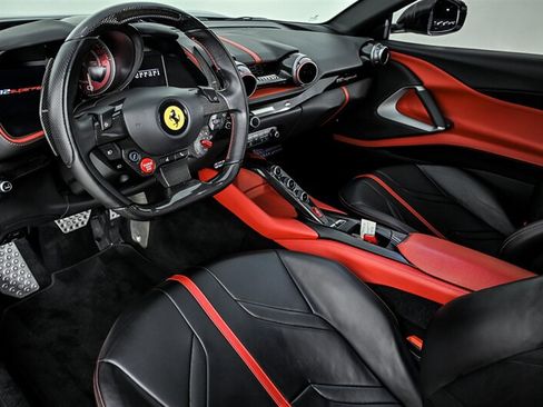 Used 2018 Ferrari 812 Superfast RWD image 16