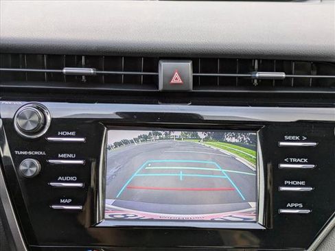 Used 2019 Toyota Camry SE image 14