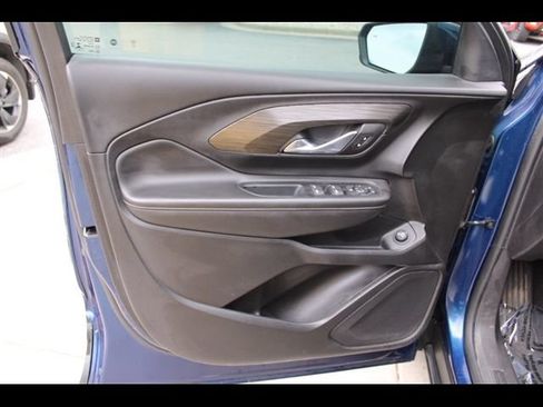 Used 2022 GMC Terrain SLE w/ Driver Convenience Package FWD image 17
