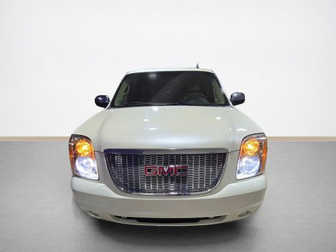 Used 2010 GMC Yukon SLT w/ SLT Chrome Package image 9