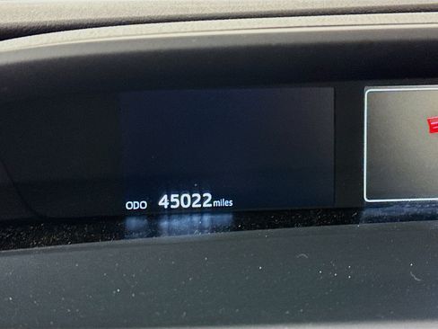 Used 2022 Toyota Prius Limited w/ Premium Convenience Package image 19