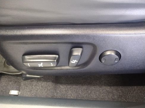 Used 2013 Toyota RAV4 Limited AWD/4WD image 23