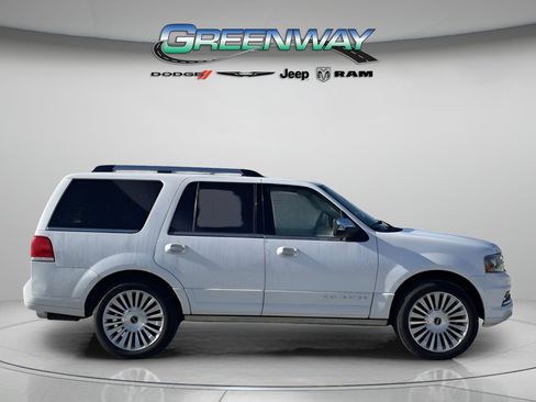 Used 2015 Lincoln Navigator 4WD w/ Equipment Group 101A Reserve image 5