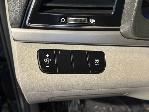 Used 2017 Hyundai Elantra SE image 14