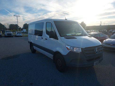 Used 2021 Mercedes-Benz Sprinter 1500 image 3