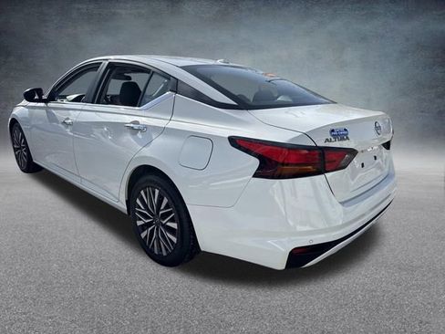 Used 2025 Nissan Altima 2.5 SV image 10