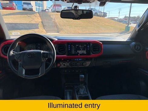 Used 2017 Toyota Tacoma TRD Off-Road image 12