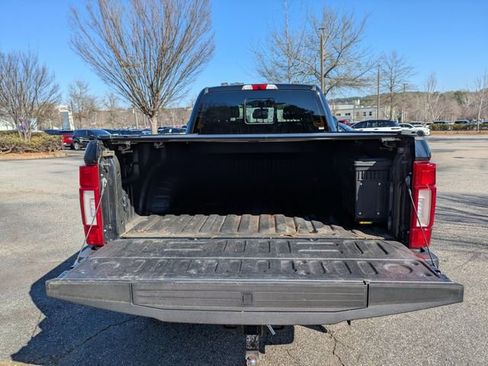 Used 2022 Ford F250 Lariat w/ Black Appearance Package image 11