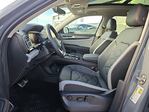 New 2026 Volkswagen Atlas Peak Edition image 13