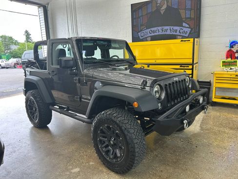 Used 2016 Jeep Wrangler Sport AWD/4WD image 2