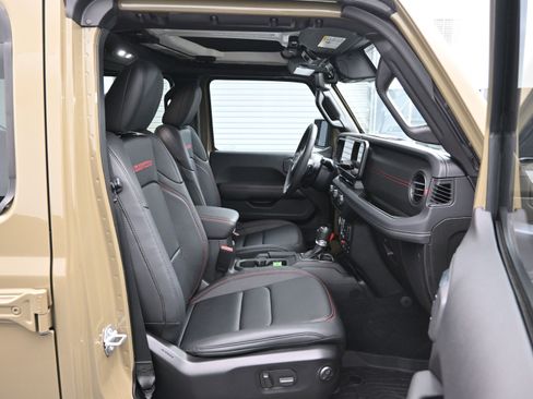 Used 2025 Jeep Wrangler Unlimited Rubicon image 12