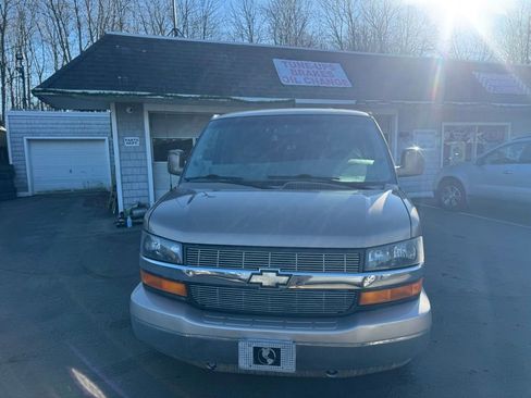 Used 2004 Chevrolet Express 1500 image 9