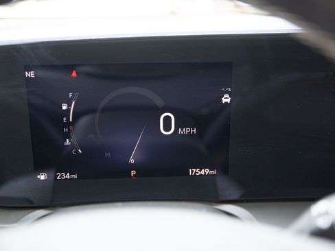 Used 2025 Buick Encore GX Preferred AWD/4WD image 6