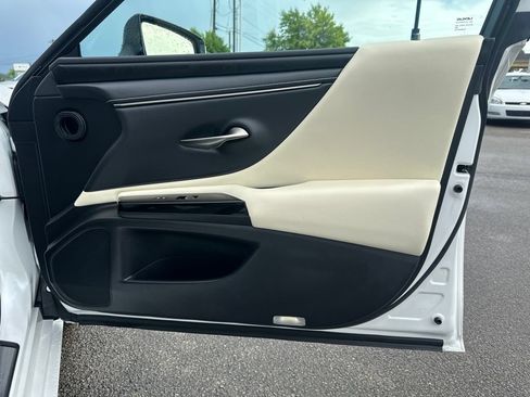 Used 2022 Lexus ES 300h w/ Premium Package FWD image 12
