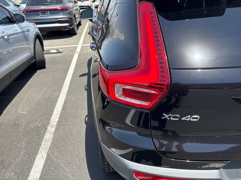 Used 2021 Volvo XC40 T4 R-Design w/ Advanced Package FWD image 3