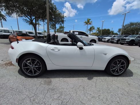 Used 2019 MAZDA MX-5 Miata Grand Touring RWD image 4