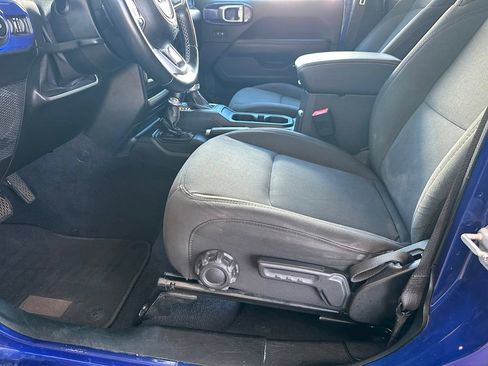 Used 2020 Jeep Wrangler Unlimited Sahara AWD/4WD image 14