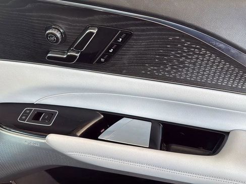 Used 2023 Cadillac Lyriq 2WD image 34