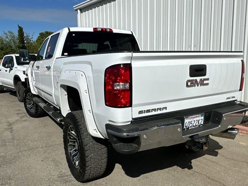 Used 2018 GMC Sierra 2500 SLT w/ Duramax Plus Package image 3