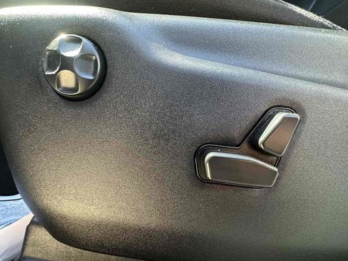 Used 2021 Jeep Grand Cherokee Laredo X RWD image 12