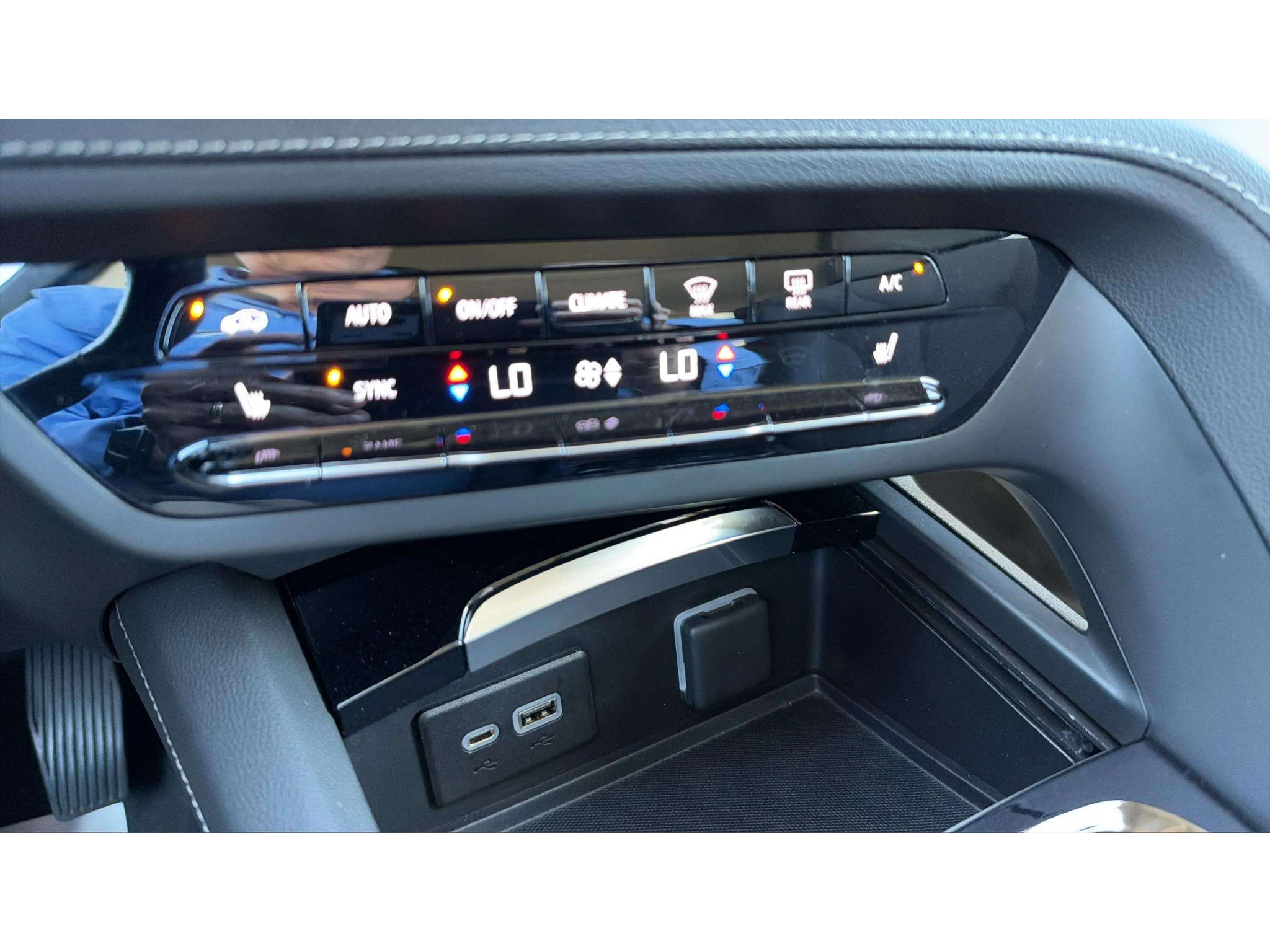 Used 2023 Buick Envision Preferred AWD/4WD image 17