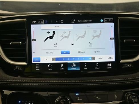 Used 2024 Chrysler Pacifica Limited FWD image 23
