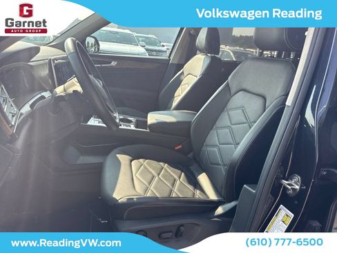 Used 2024 Volkswagen Atlas SE w/ Black Wheel Package AWD/4WD image 11