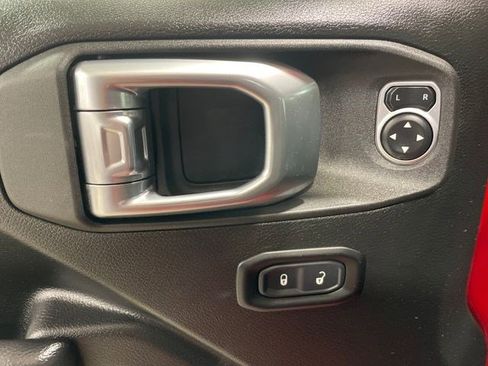 Used 2024 Jeep Wrangler Unlimited w/ Convenience Group AWD/4WD image 35
