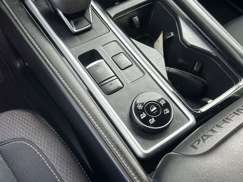 Used 2024 Nissan Pathfinder SV AWD/4WD image 28