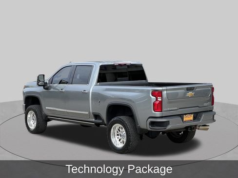 Used 2024 Chevrolet Silverado 2500 High Country w/ High Country Premium Package AWD/4WD image 3