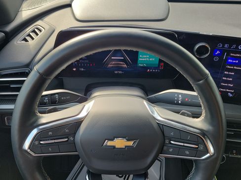 Used 2024 Chevrolet Traverse LT w/ LPO, Floor Liner Package FWD image 23