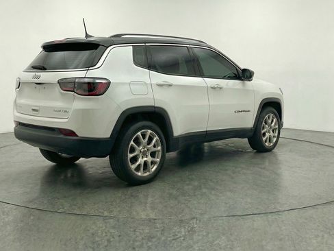 Used 2025 Jeep Compass Limited image 9