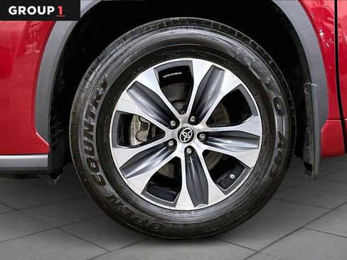 Used 2021 Toyota Highlander XLE image 10