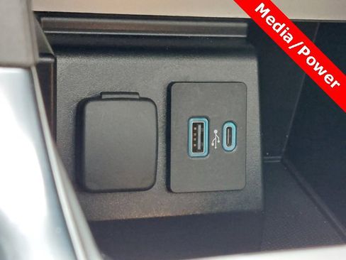 Used 2020 Ford Explorer Platinum image 32