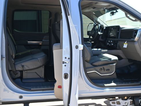 Used 2025 Ford F450 Platinum w/ Platinum Plus Package AWD/4WD image 20