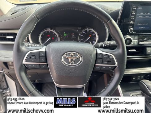 Used 2022 Toyota Highlander XLE AWD/4WD image 13