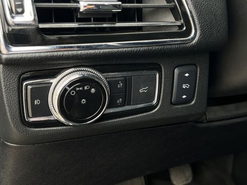 Used 2018 Lincoln Navigator Reserve w/ Technology Package AWD/4WD image 11