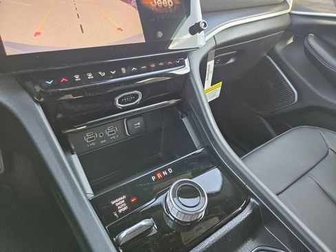 New 2026 Jeep Grand Cherokee Limited image 13