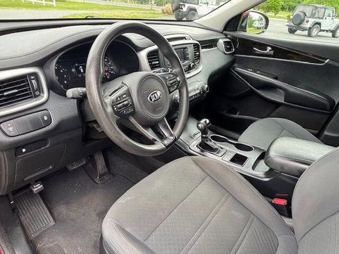 Used 2016 Kia Sorento FWD image 8
