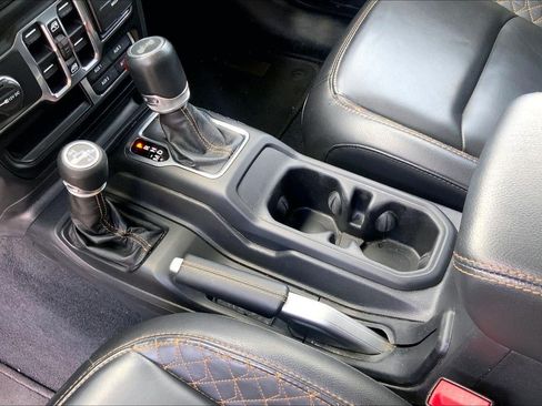 Used 2021 Jeep Wrangler Unlimited Sahara AWD/4WD image 18