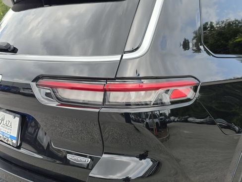 Used 2022 Jeep Grand Cherokee L Summit w/ Advanced Protech Group IV RWD image 8