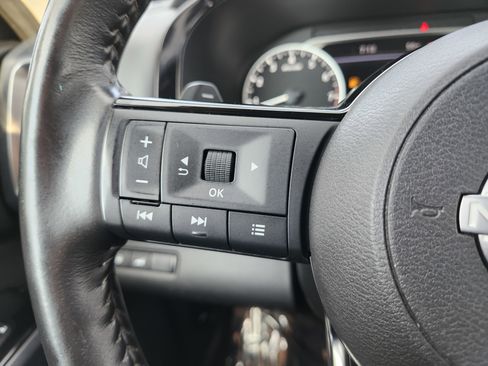 Used 2024 Nissan Pathfinder SL AWD/4WD image 38
