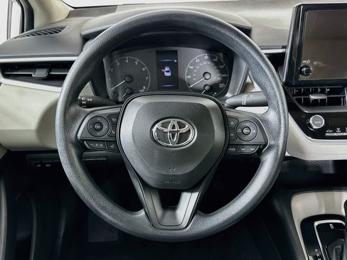 Used 2025 Toyota Corolla LE FWD image 17