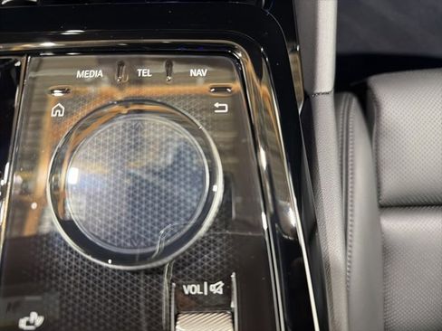 Used 2024 BMW 530i xDrive w/ Premium Package image 39