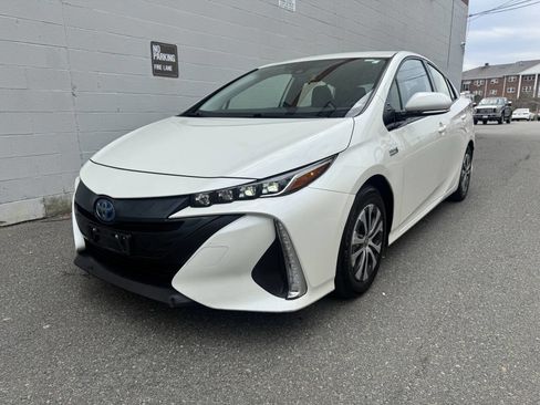 Used 2020 Toyota Prius Prime LE image 6